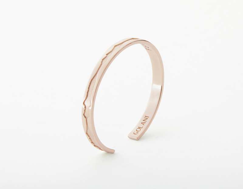 The Outer Wave Bracelet placed vertical in Rose Gold