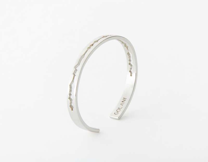 The Cut Wave Bracelet placed vertical in Sterling Silver