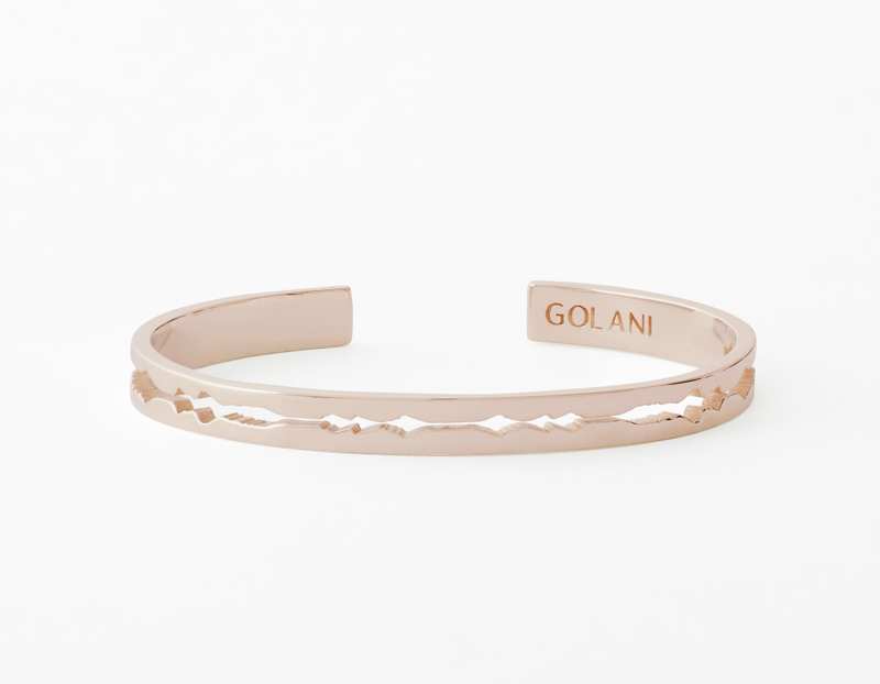 The Cut Wave Bracelet placed horizontal in Rose Gold