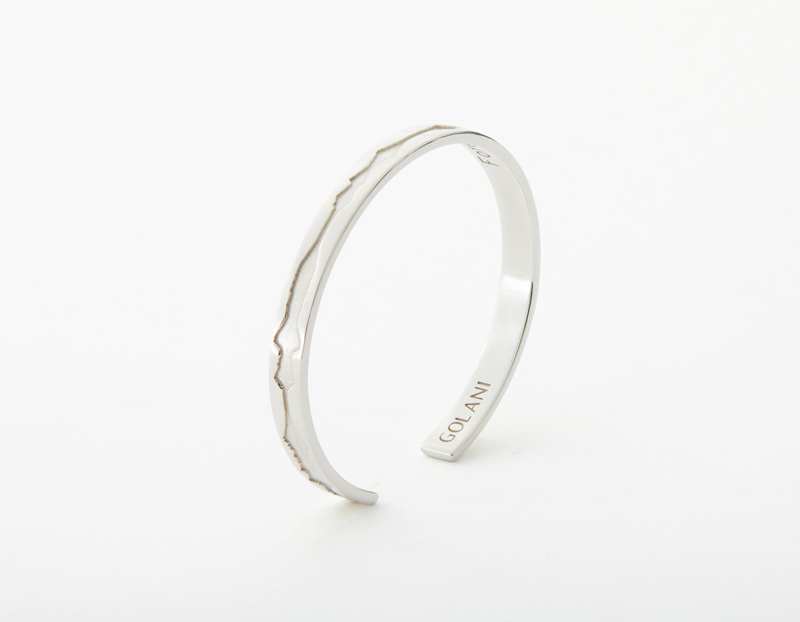 The Outer Wave Bracelet placed vertical in Sterling Silver