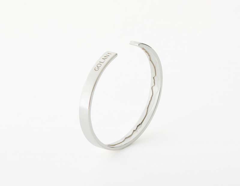 The Inner Wave Bracelet placed vertical in Sterling Silver
